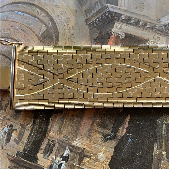 Vintage  large heavy wide gold plated bracelet - Picture 13 of 14
